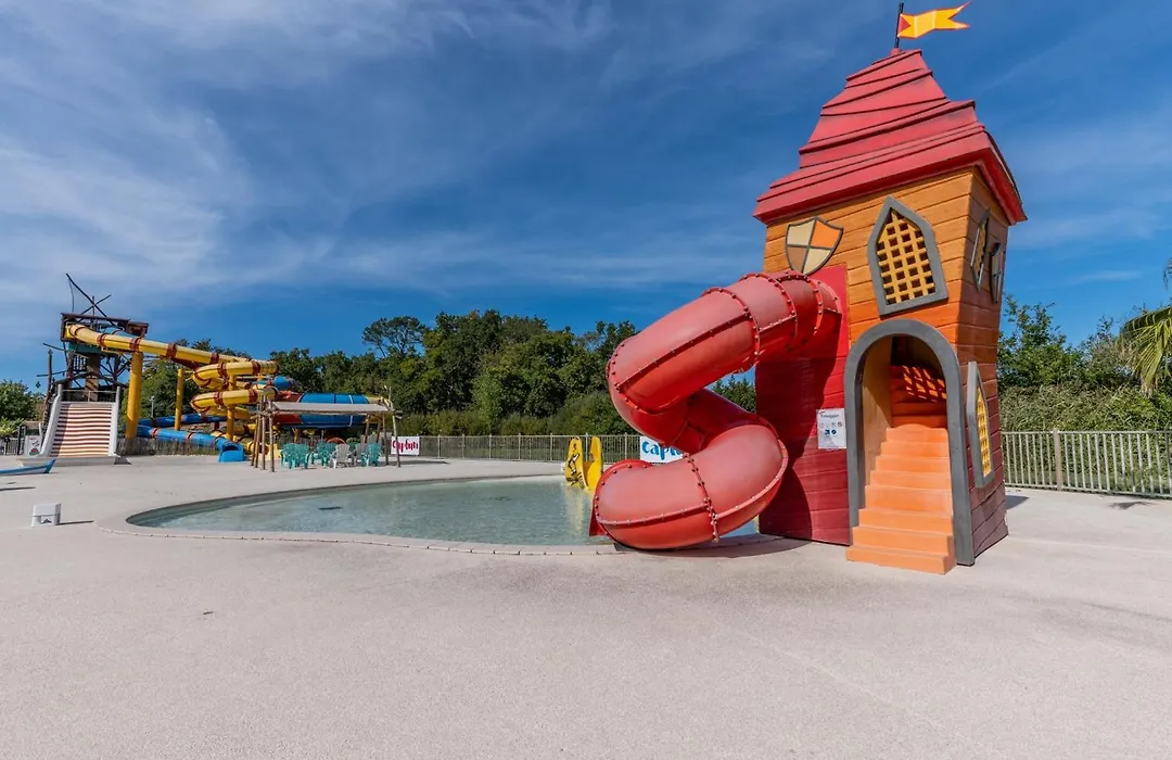Capfun 5 étoiles 64 m avec piscine et terrasse-1